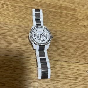 FOSSIL WATCH WHITE WITH SILVER RHINESTONES AMD SILVER IN THE BAND